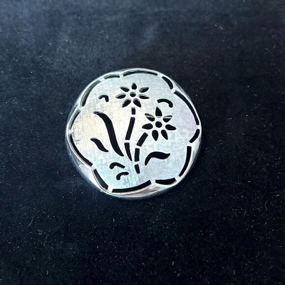 Sarah Coventry Floral Brooch/Pendant - Picture 1 of 3